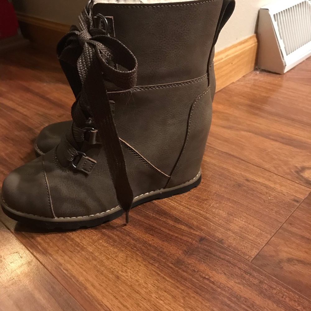 Wedge boots